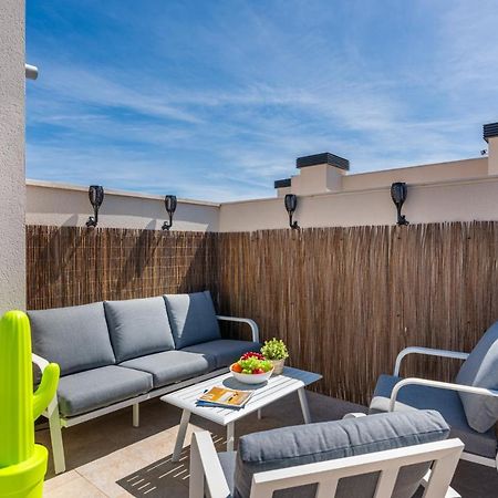 Апартаменты La Zenia Cocoon - Luxury Penthouse With Jacuzzi, 2 Pools, Indoor Heated Pool, Sauna, Gym, Playstation Dehesa de Campoamor  Экстерьер фото
