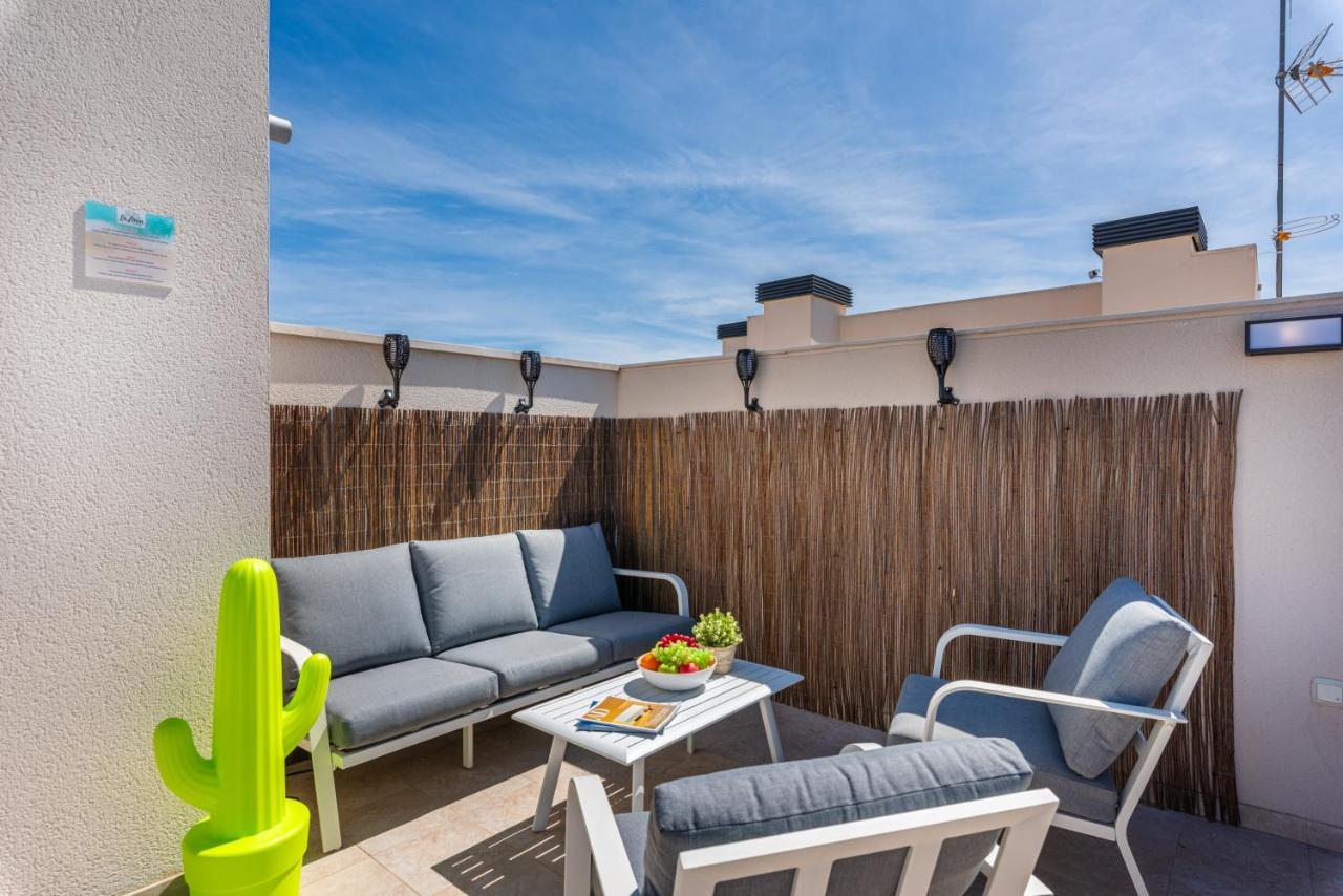 Апартаменты La Zenia Cocoon - Luxury Penthouse With Jacuzzi, 2 Pools, Indoor Heated Pool, Sauna, Gym, Playstation Dehesa de Campoamor  Экстерьер фото