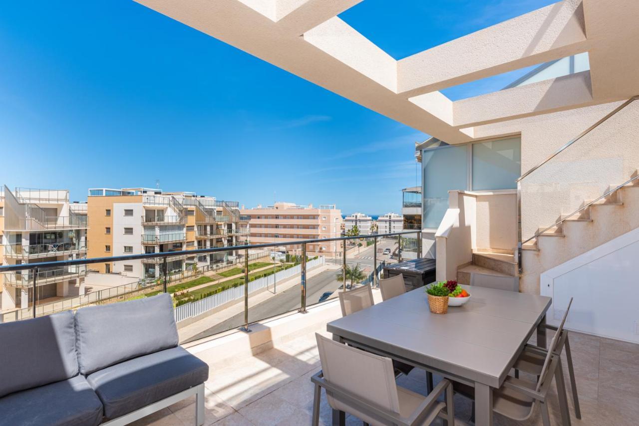 Апартаменты La Zenia Cocoon - Luxury Penthouse With Jacuzzi, 2 Pools, Indoor Heated Pool, Sauna, Gym, Playstation Dehesa de Campoamor  Экстерьер фото