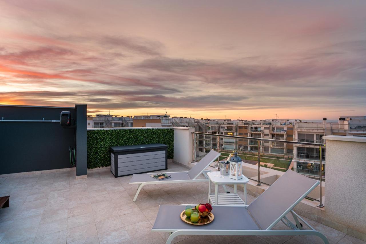 Апартаменты La Zenia Cocoon - Luxury Penthouse With Jacuzzi, 2 Pools, Indoor Heated Pool, Sauna, Gym, Playstation Dehesa de Campoamor  Экстерьер фото