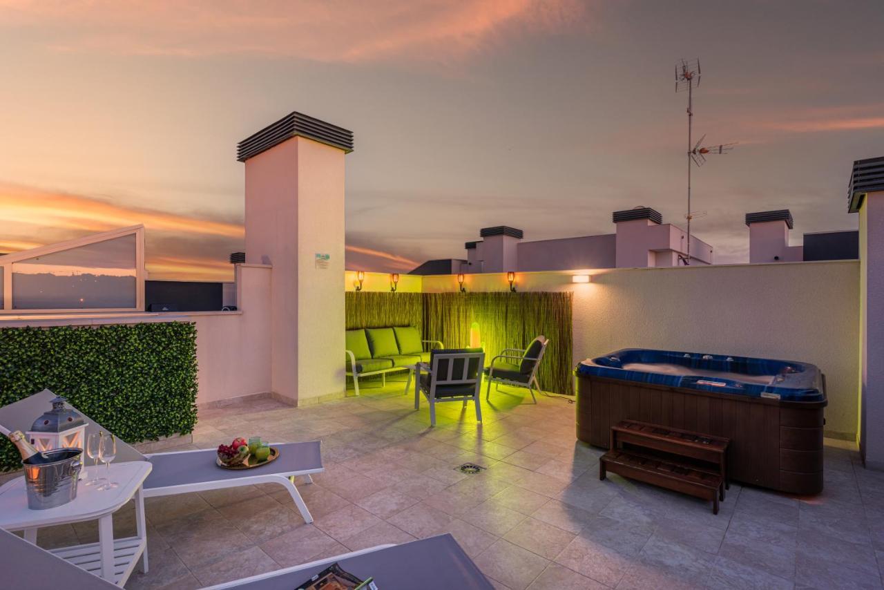 Апартаменты La Zenia Cocoon - Luxury Penthouse With Jacuzzi, 2 Pools, Indoor Heated Pool, Sauna, Gym, Playstation Dehesa de Campoamor  Экстерьер фото
